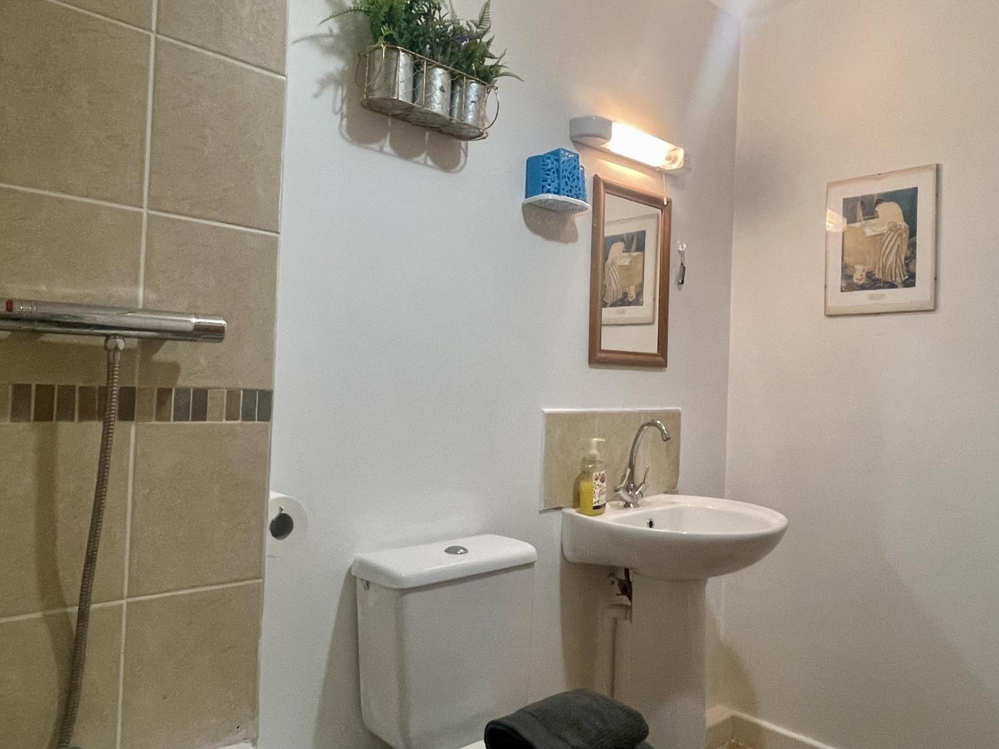 Hk Life Serviced Apartment , City Centre Swindon Eksteriør bilde